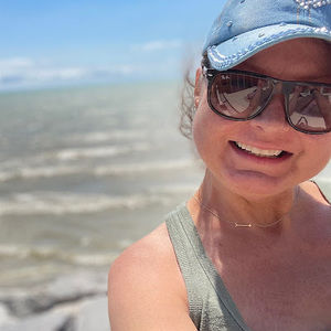 Meet your Posher, Crystal